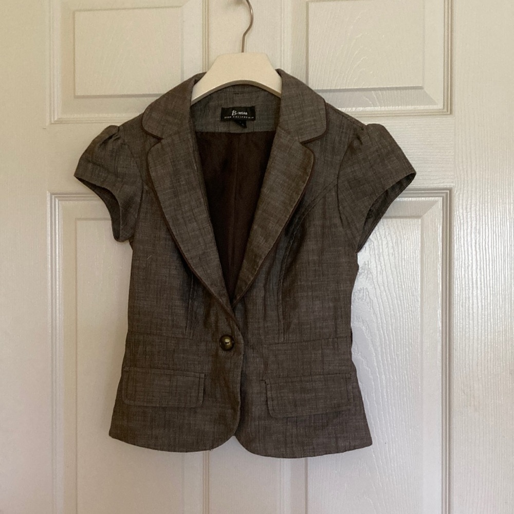 Short sleeve blazer